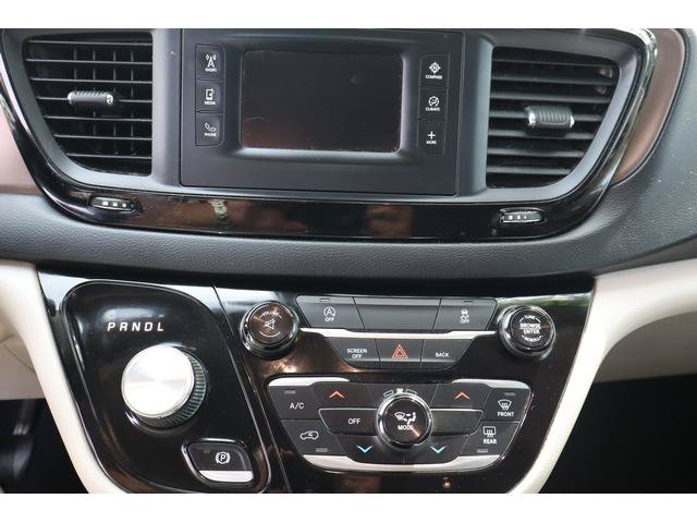 Used 2017 Chrysler Pacifica Touring FWD image 18