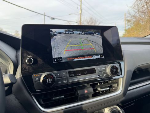 Used 2025 Toyota Grand Highlander LE image 17