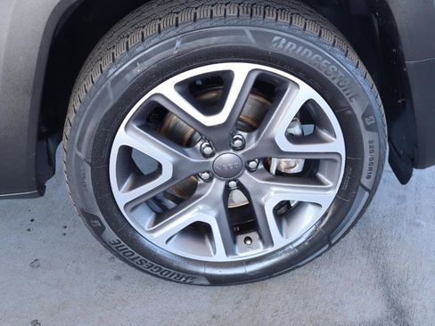 Used 2018 Jeep Renegade Latitude w/ Popular Equipment Group FWD image 39