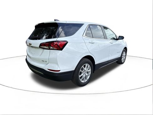 Used 2024 Chevrolet Equinox LT AWD/4WD image 2