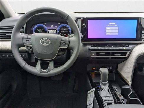 Used 2025 Toyota Camry XLE image 15