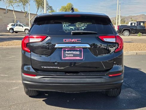 Used 2024 GMC Terrain SLE image 7