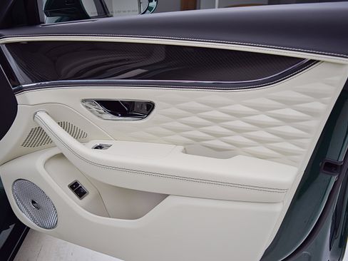 Certified 2022 Bentley Flying Spur V8 AWD/4WD image 43