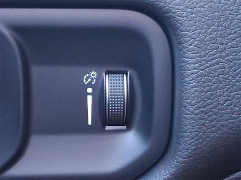 Used 2024 RAM 2500 Tradesman w/ Chrome Appearance Group image 23