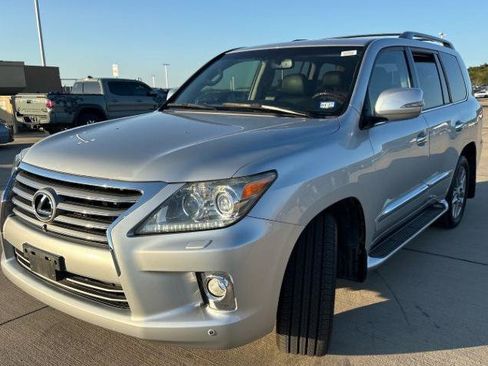 Used 2013 Lexus LX 570 4WD w/ Luxury Pkg image 2