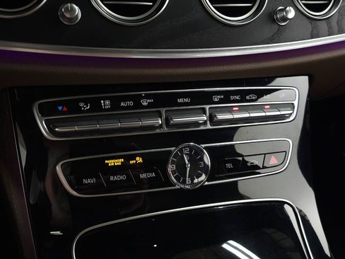 Used 2017 Mercedes-Benz E 300 4MATIC image 29