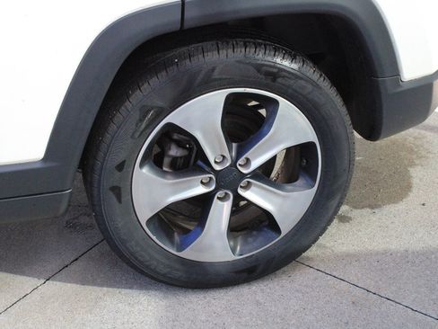 Used 2017 Jeep Compass Latitude w/ Popular Equipment Group AWD/4WD image 13