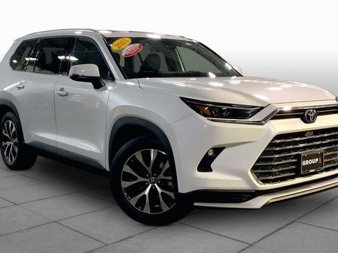 Used 2025 Toyota Grand Highlander AWD Hybrid image 3