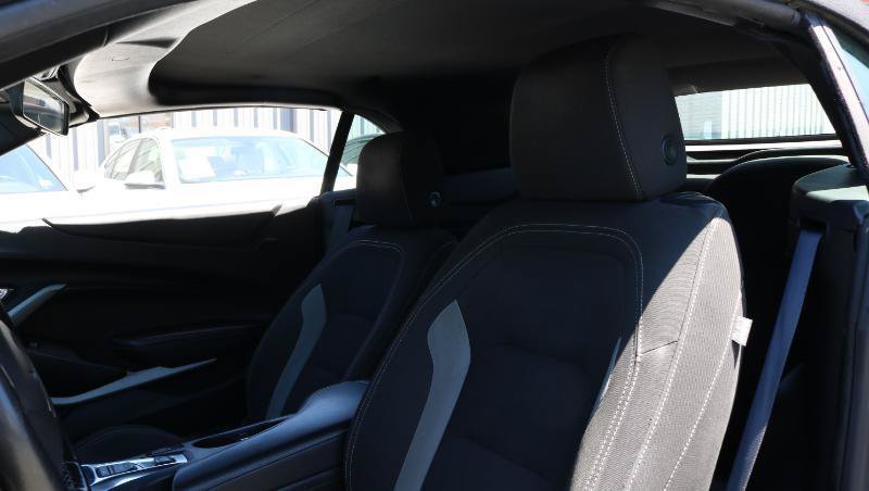 Used 2020 Chevrolet Camaro LT w/ RS Package RWD image 9