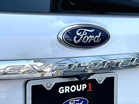 Used 2014 Ford Explorer XLT w/ Equipment Group 202A image 9