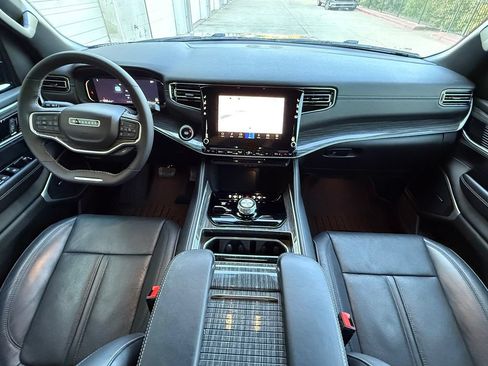 Used 2022 Jeep Wagoneer Series II AWD/4WD image 29