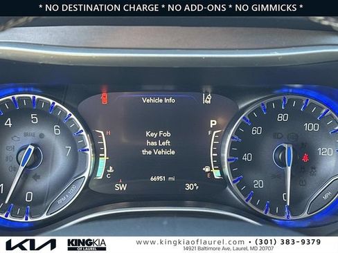 Used 2022 Chrysler Pacifica Touring-L image 13