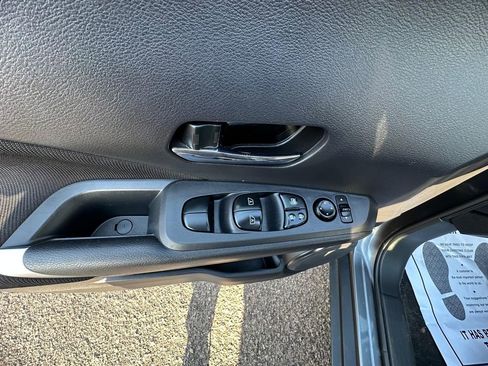 Used 2021 Nissan Kicks SV image 12