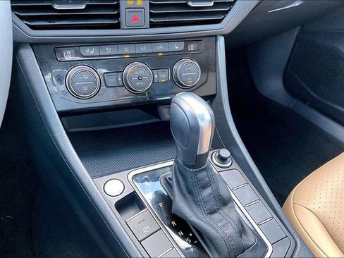 Used 2020 Volkswagen Jetta SE w/ SE Cold Weather Package FWD image 15