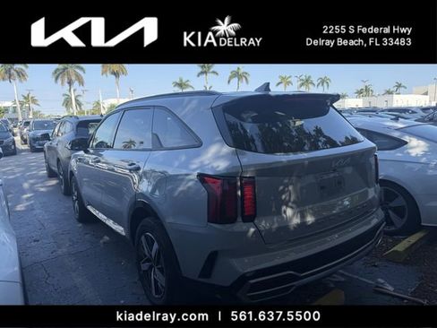 Used 2022 Kia Sorento EX image 3
