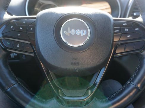 Used 2019 Jeep Cherokee Latitude Plus image 18