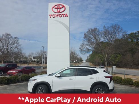 Used 2025 Chevrolet Trax LT image 3