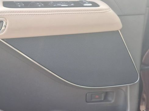 Used 2022 Lincoln Aviator Reserve w/ Equipment Group 201A AWD/4WD image 17