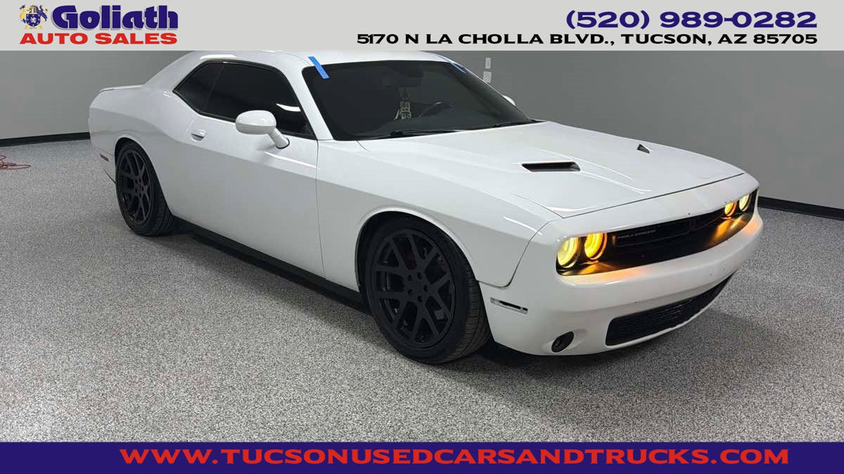 Used 2017 Dodge Challenger R/T RWD image 1