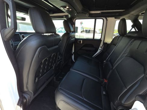 Used 2021 Jeep Wrangler Unlimited Rubicon 4xe w/ Cold Weather Group AWD/4WD image 13