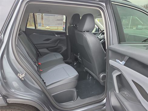 New 2026 Volkswagen Tiguan SE image 31