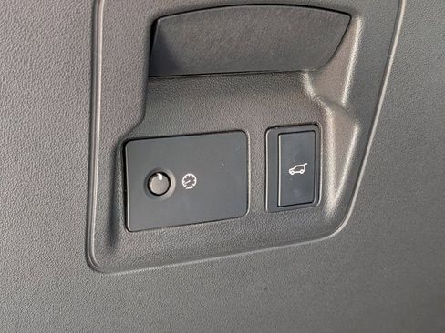 Used 2024 Land Rover Range Rover Velar Dynamic SE image 10