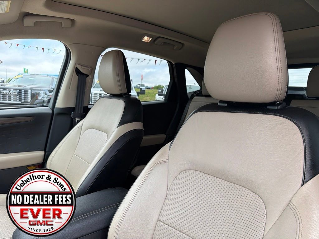 Used 2020 Ford Escape Titanium AWD/4WD image 20