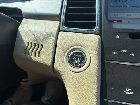 Used 2018 Ford Taurus SEL w/ Equipment Group 201A FWD image 29