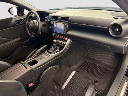 Used 2025 Toyota GR86 Premium w/ Performance Package RWD image 29