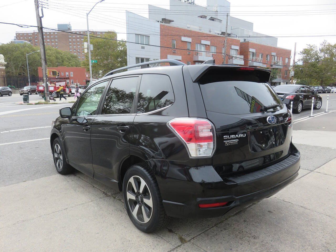 Used 2017 Subaru Forester 2.5i Limited AWD/4WD image 5