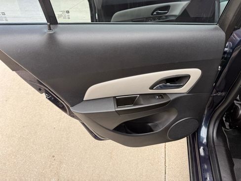 Used 2014 Chevrolet Cruze LS FWD image 17