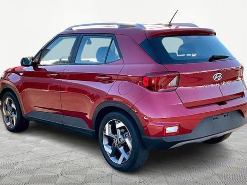 Used 2023 Hyundai Venue Limited image 4