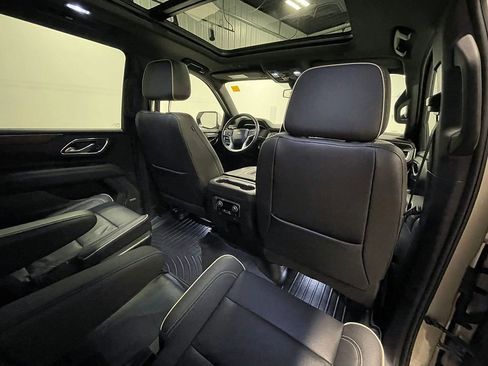 Used 2023 Chevrolet Suburban Premier AWD/4WD image 31