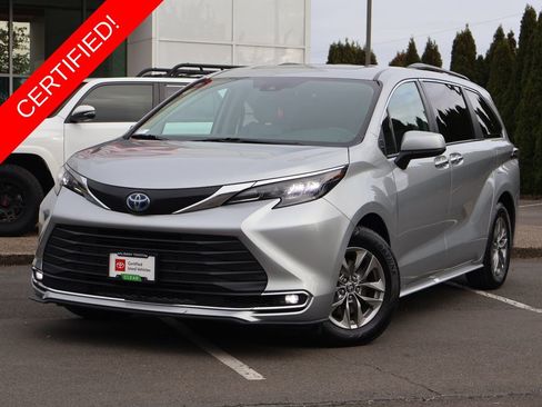 Used 2024 Toyota Sienna XLE image 1