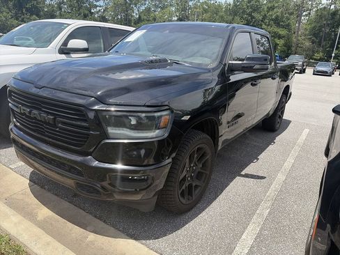 Used 2023 RAM 1500 Laramie AWD/4WD image 4