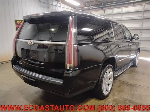 Used 2015 Cadillac Escalade ESV Luxury image 3