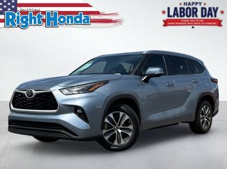 Used 2024 Toyota Highlander XLE FWD video 1