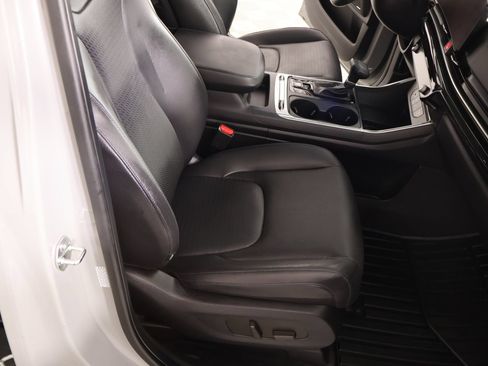 Used 2025 Kia Carnival SX Prestige FWD image 15