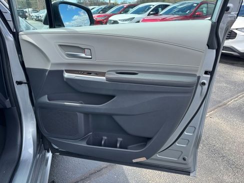 Used 2021 Toyota Sienna XLE AWD/4WD image 33