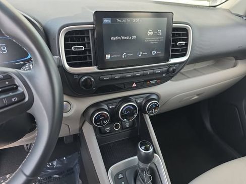 Used 2025 Hyundai Venue SEL FWD image 20