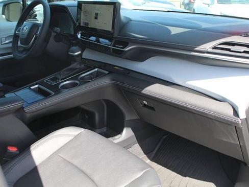 Certified 2026 Toyota Sienna XSE FWD image 25