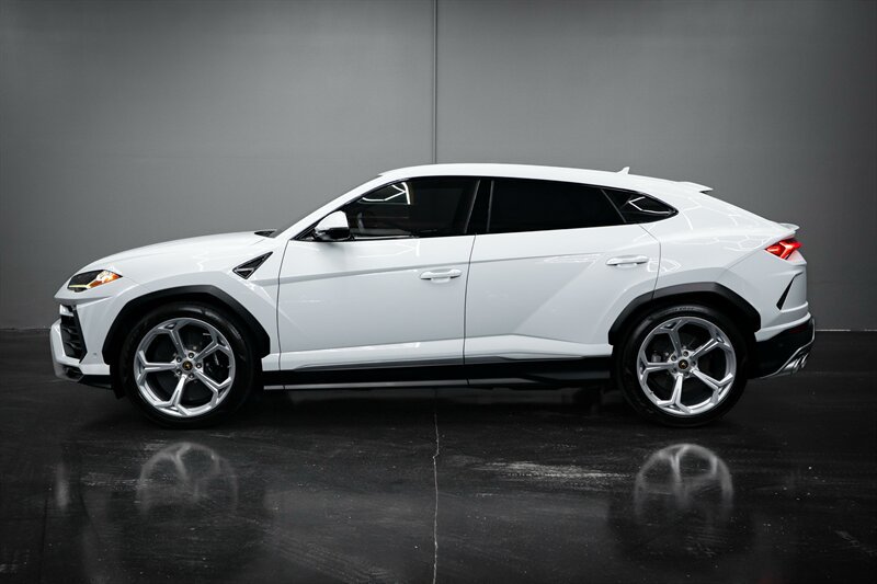 Used 2020 Lamborghini Urus AWD/4WD image 2