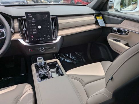 New 2026 Volvo XC90 T8 Plus w/ Protection Package Premier AWD/4WD image 20