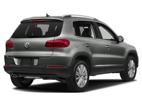 Used 2015 Volkswagen Tiguan SE image 2