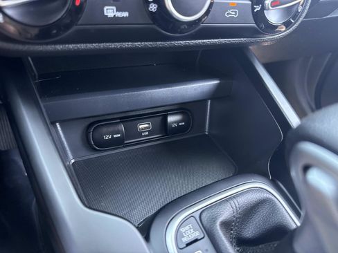Used 2025 Kia Soul LX FWD image 32
