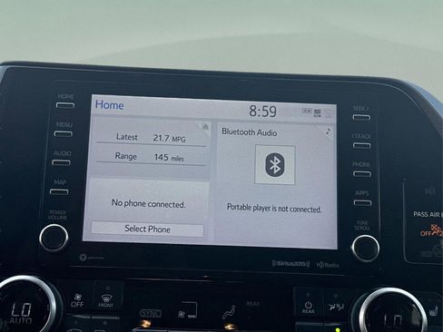 Used 2021 Toyota Highlander XLE image 12