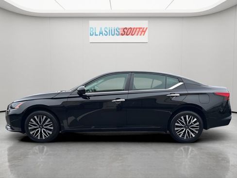 Used 2023 Nissan Altima 2.5 SV AWD/4WD image 6
