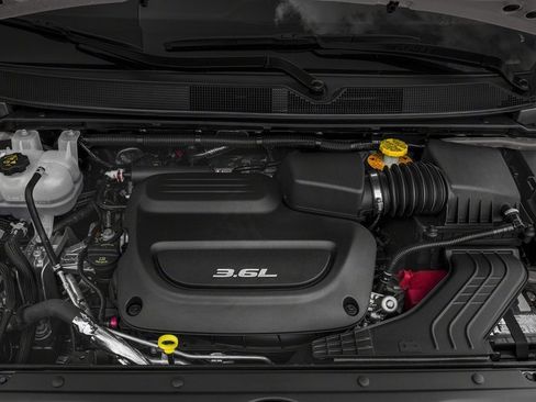 Used 2018 Chrysler Pacifica L image 9