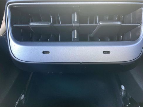 Used 2023 Tesla Model Y Long Range image 38