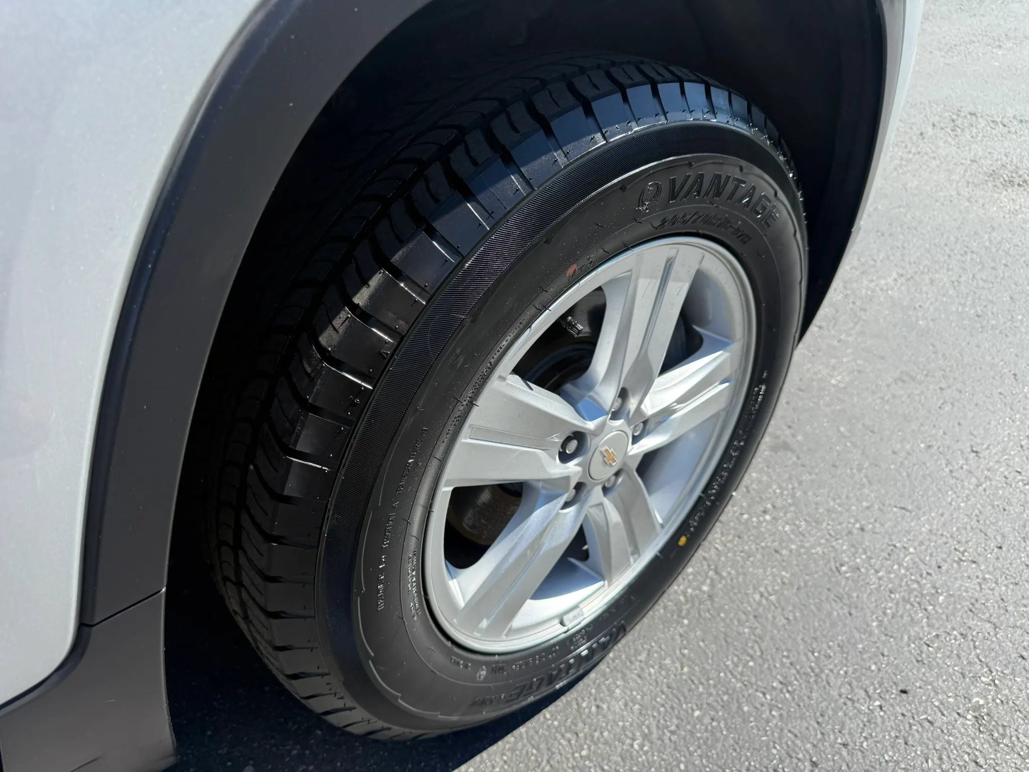 Used 2022 Chevrolet Trax LS w/ Tint and Cruise Package AWD/4WD image 26